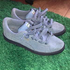 BLUE PUMA SUEDES size 5.5Y (7 women’s)